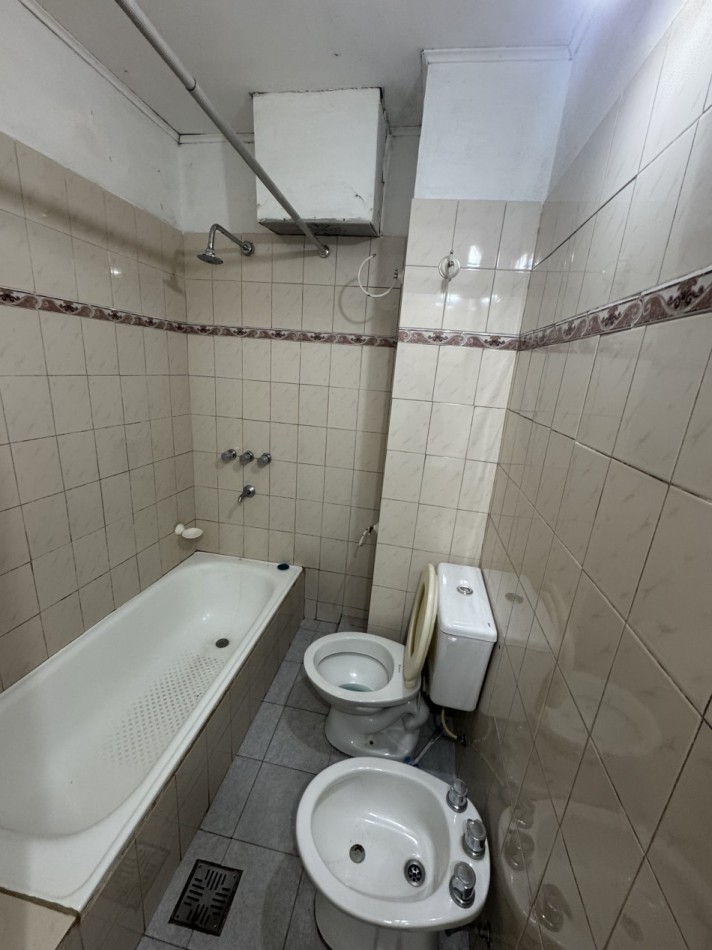 SE ALQUILA PH AL FRENTE DE 2 AMBIENTES