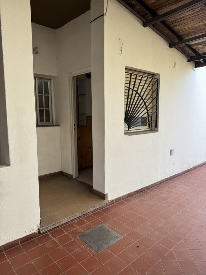 SE ALQUILA PH AL FRENTE DE 2 AMBIENTES