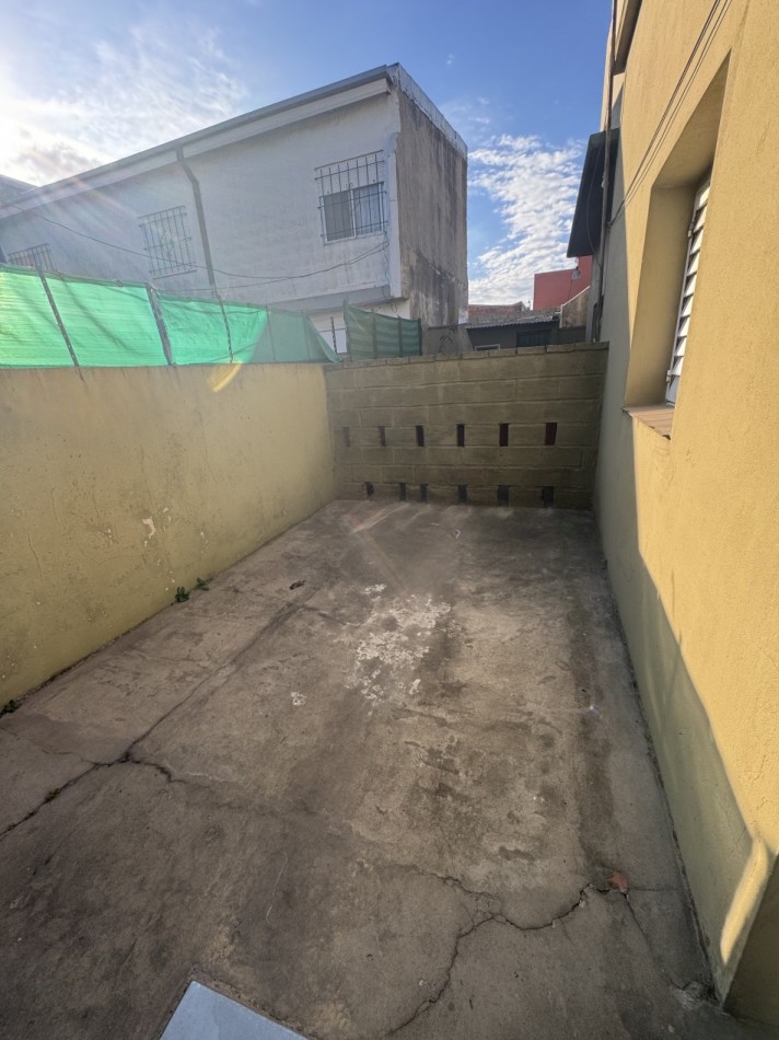 SE ALQUILA PH AL FRENTE DE 2 AMBIENTES